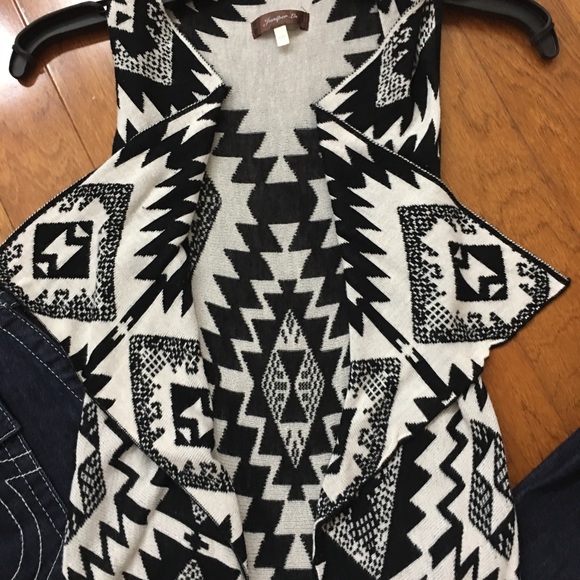 Sweater Vest Black/White (Cream), Size: S/M - Picture 2 of 6